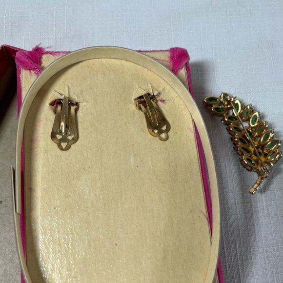 Flower Flare Spray Green Rhinestone Clip-On Earrings and Brooch Vintage - Picture 6 of 6